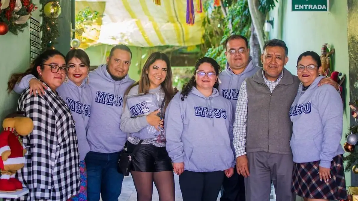 FOTO PRINCIPAL SJR Salvador Santiago Pedro con maestros